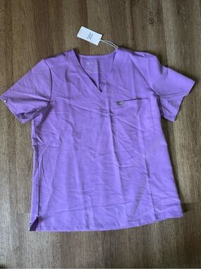 FIGS Lavender V-Neck Women's Scrub Top